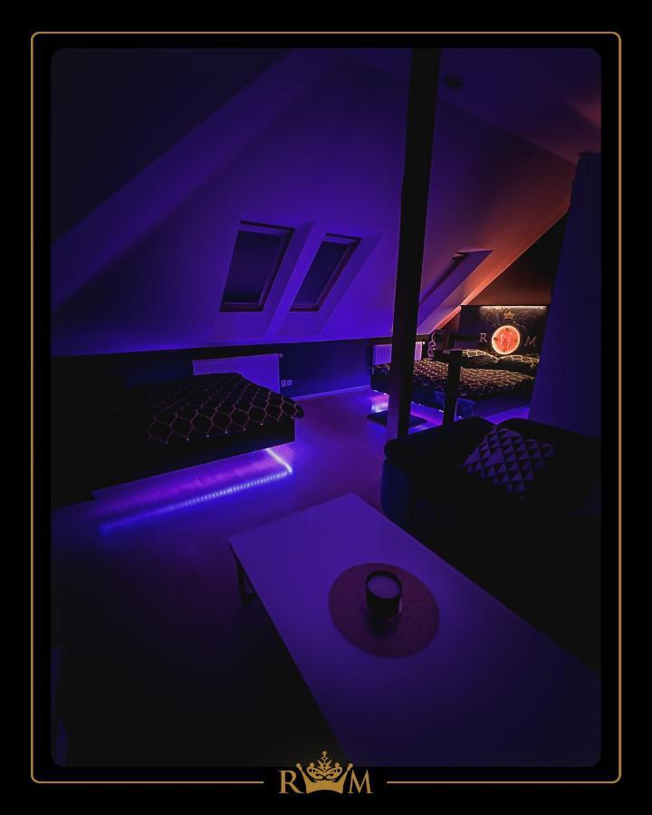 Rm Luxury In • 6 People • Free Parking • Pets * Praha